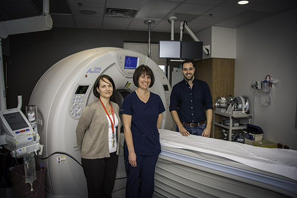 From left to right: Solange Guerrette-Morin, Manager, Medical Imaging Department, Acadie-Bathurst Zone; Nathalie Guitard, Clinical Supervisor, CT Scan; Dr. Denis Thériault, Radiologist from Acadie-Bathurst Zone