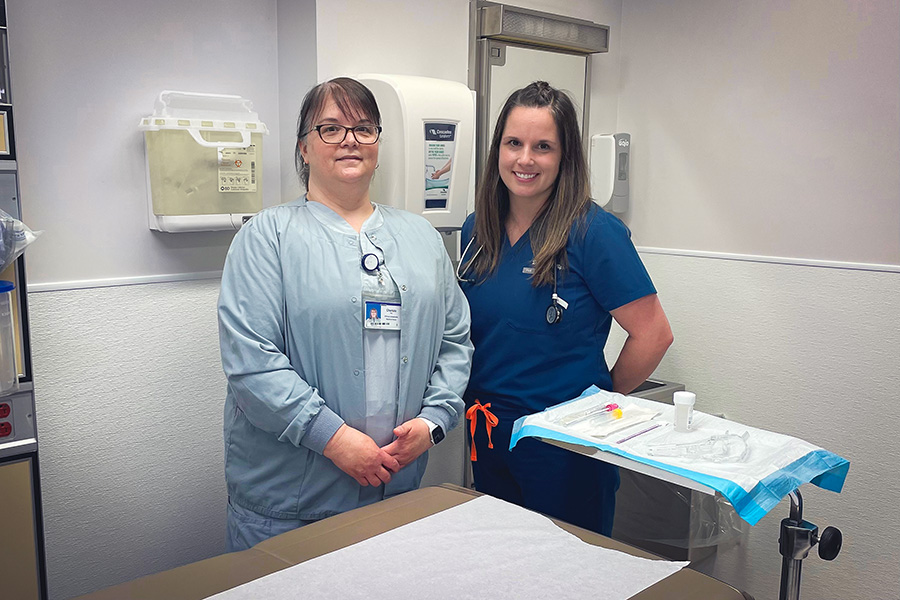 De gauche à droite, Chantal Page, l’une des infirmières qui offrira le service, et Dre Jessy Phillips.